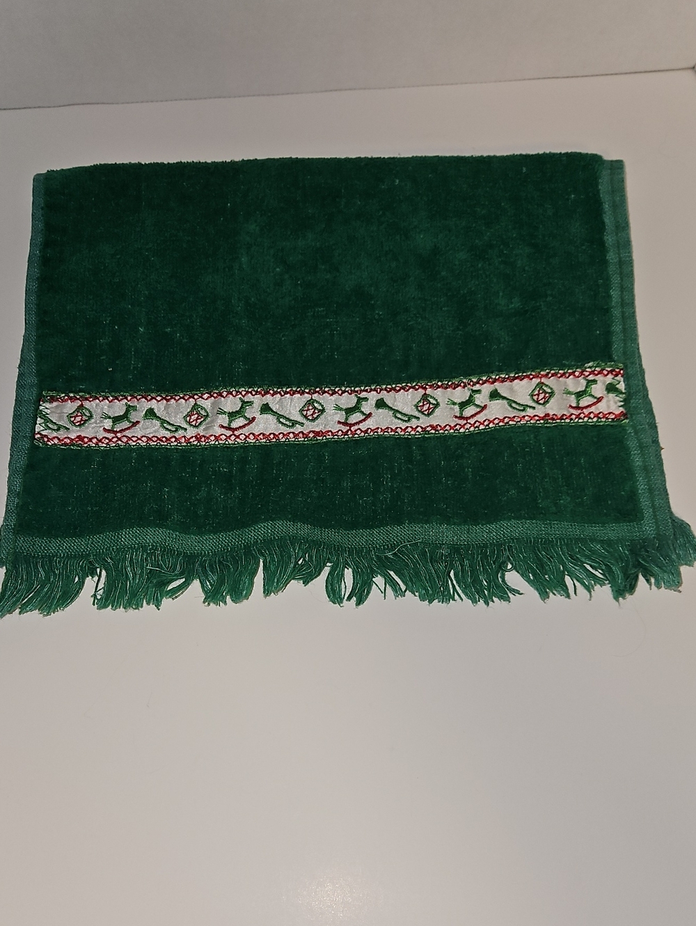 Vintage Green Cannon Christmas Fingertip Towel from the 1960s or 1970s